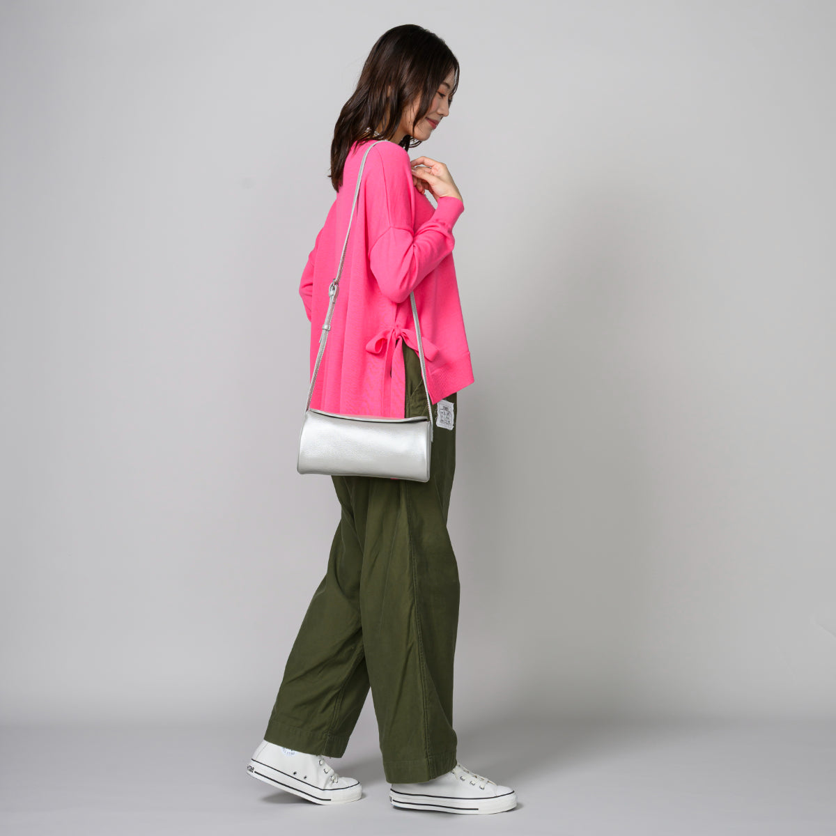 カプセル型ショルダーバッグ