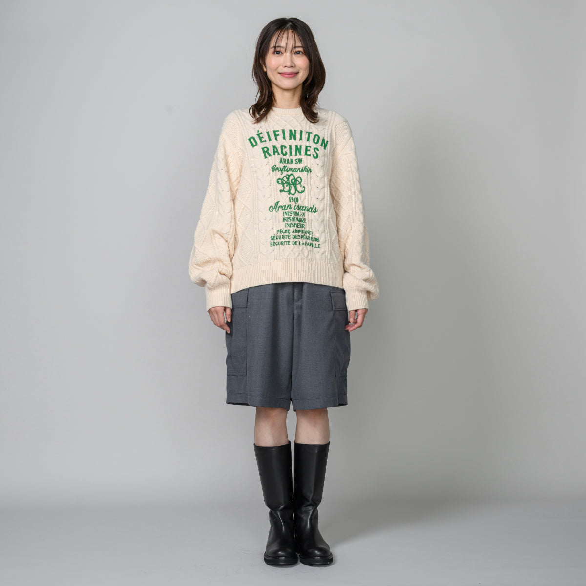 ケーブル編みロゴプリントニット