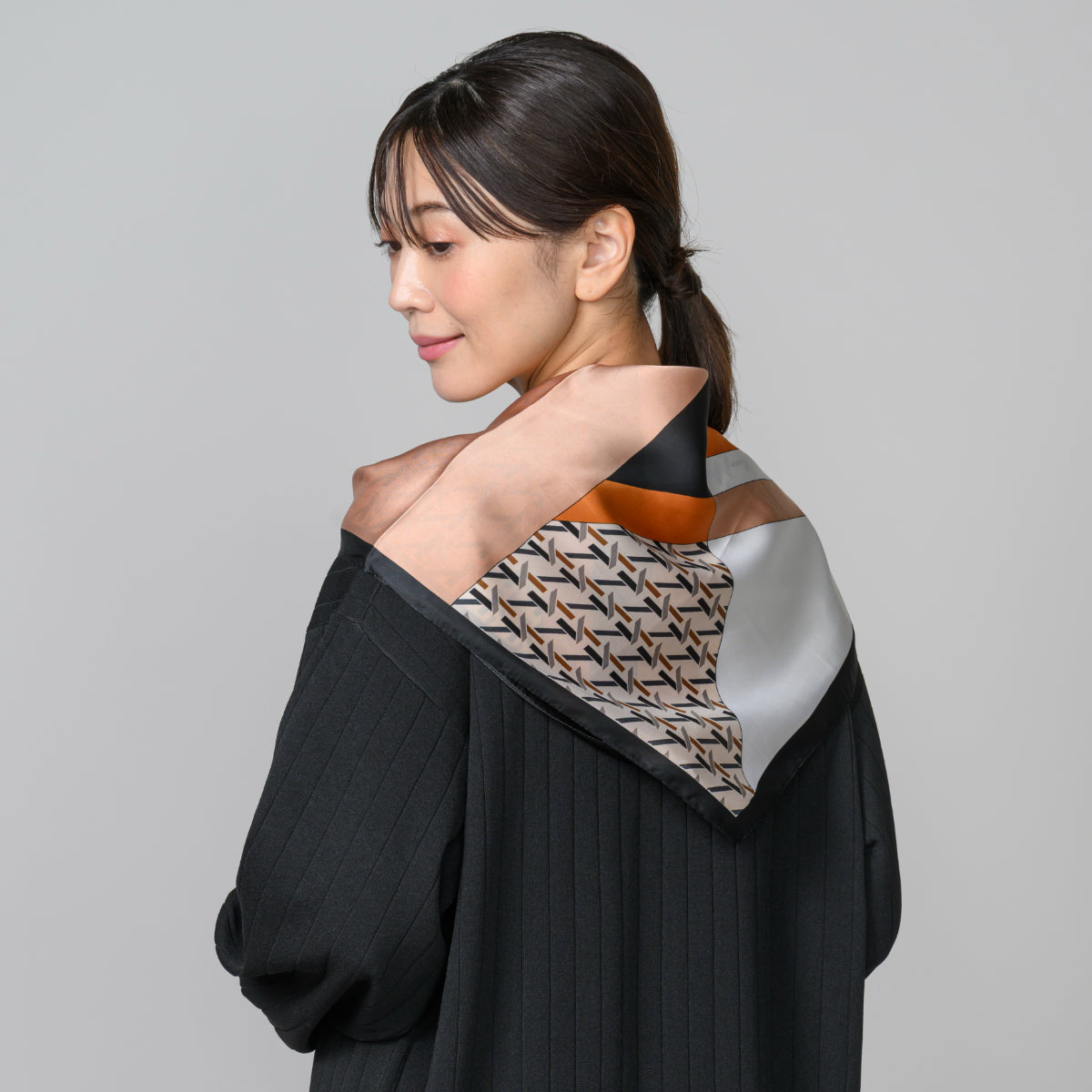 幾何学柄スカーフ