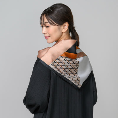 幾何学柄スカーフ