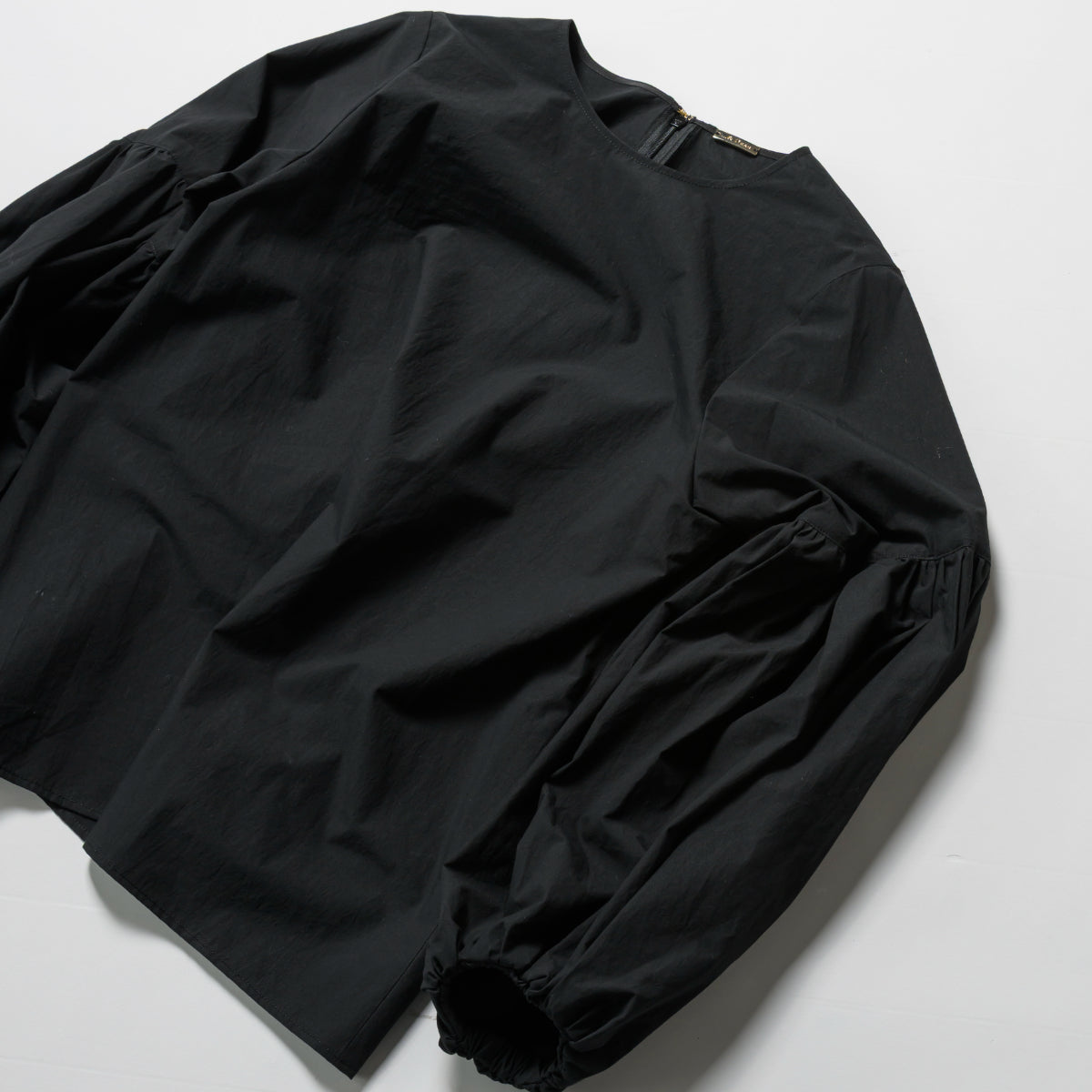 パフスリーブブラウス